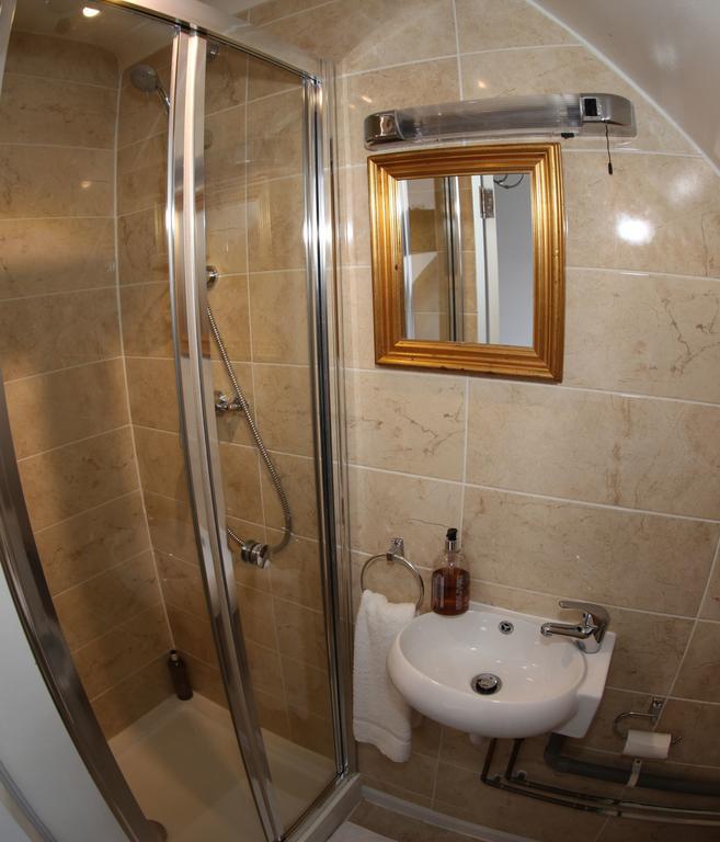 Heathrow Hotel 2*